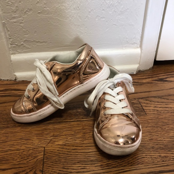 girls gold tennis shoes